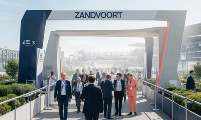 Toegangspoort van het circuit van Zandvoort met zakelijke gasten voor een raceweekend